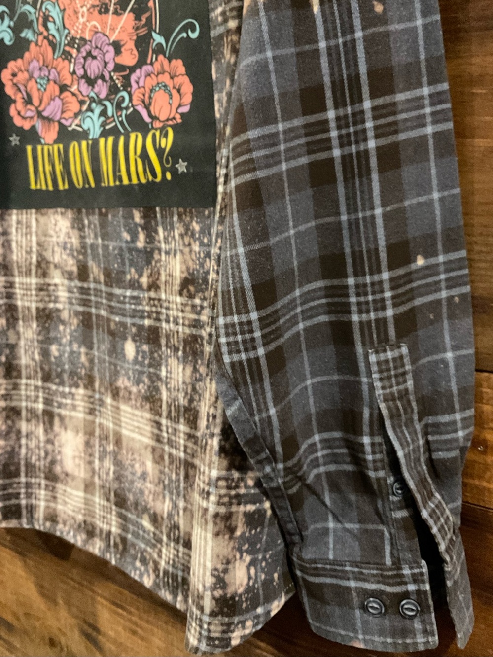 CUSTOM David Bowie “Life on Mars” Bleached Flannel Shirt
MENS Large (Women’s) - Picture 6 of 10